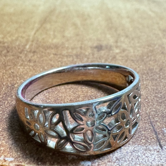 925 Sterling silver ring Size 8 - Picture 2 of 7